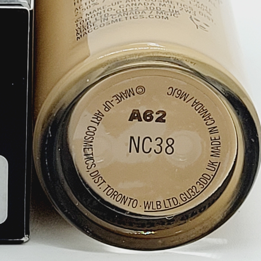 NC38 MAC Cosmetics Studio Fix SPF15 24Hr Matte Foundation Oil Control Brand New - Picture 3 of 14